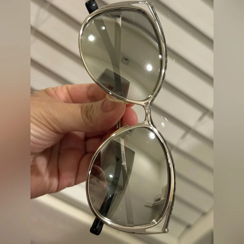 Michael Kors Silver Frame cats eye Sunglasses with White Case - Picture 4 of 8